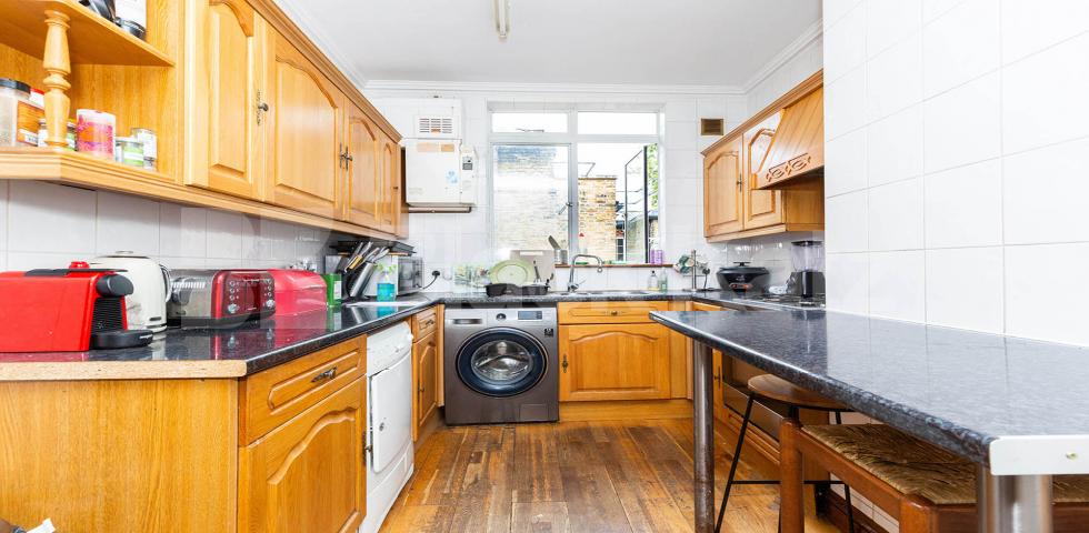 Beautiful three double bedroom flat Cranleigh Street, Camden